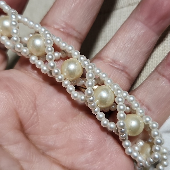 VINTAGE Coustume Jewelry Larger Pearl Wraped in Smaller Pearl Twisted Necklace - Picture 3 of 5